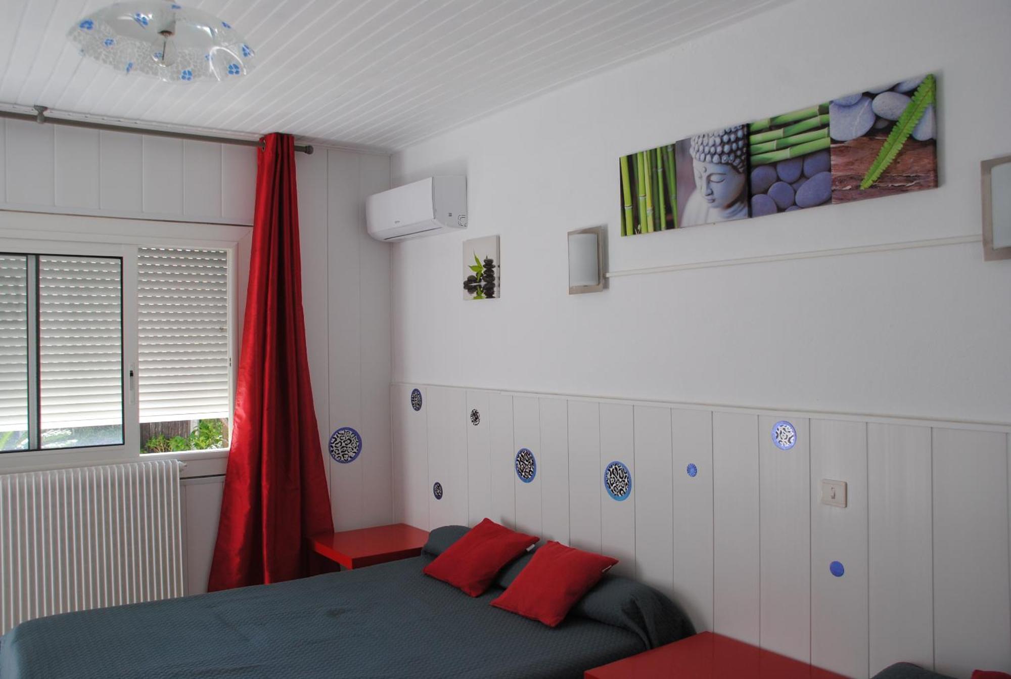 Hotel Le Calypso Hyeres Bagian luar foto