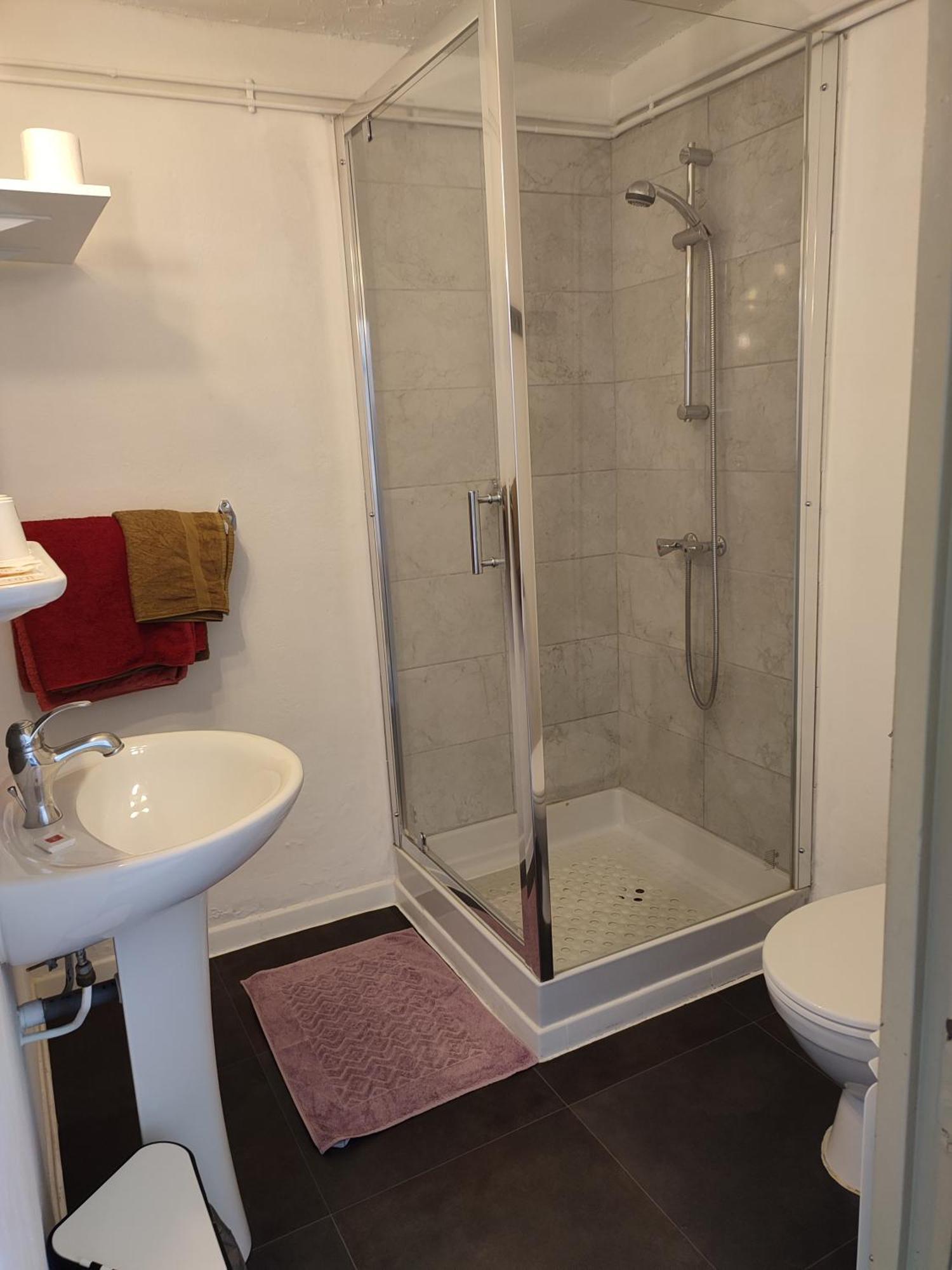 Hotel Le Calypso Hyeres Bagian luar foto