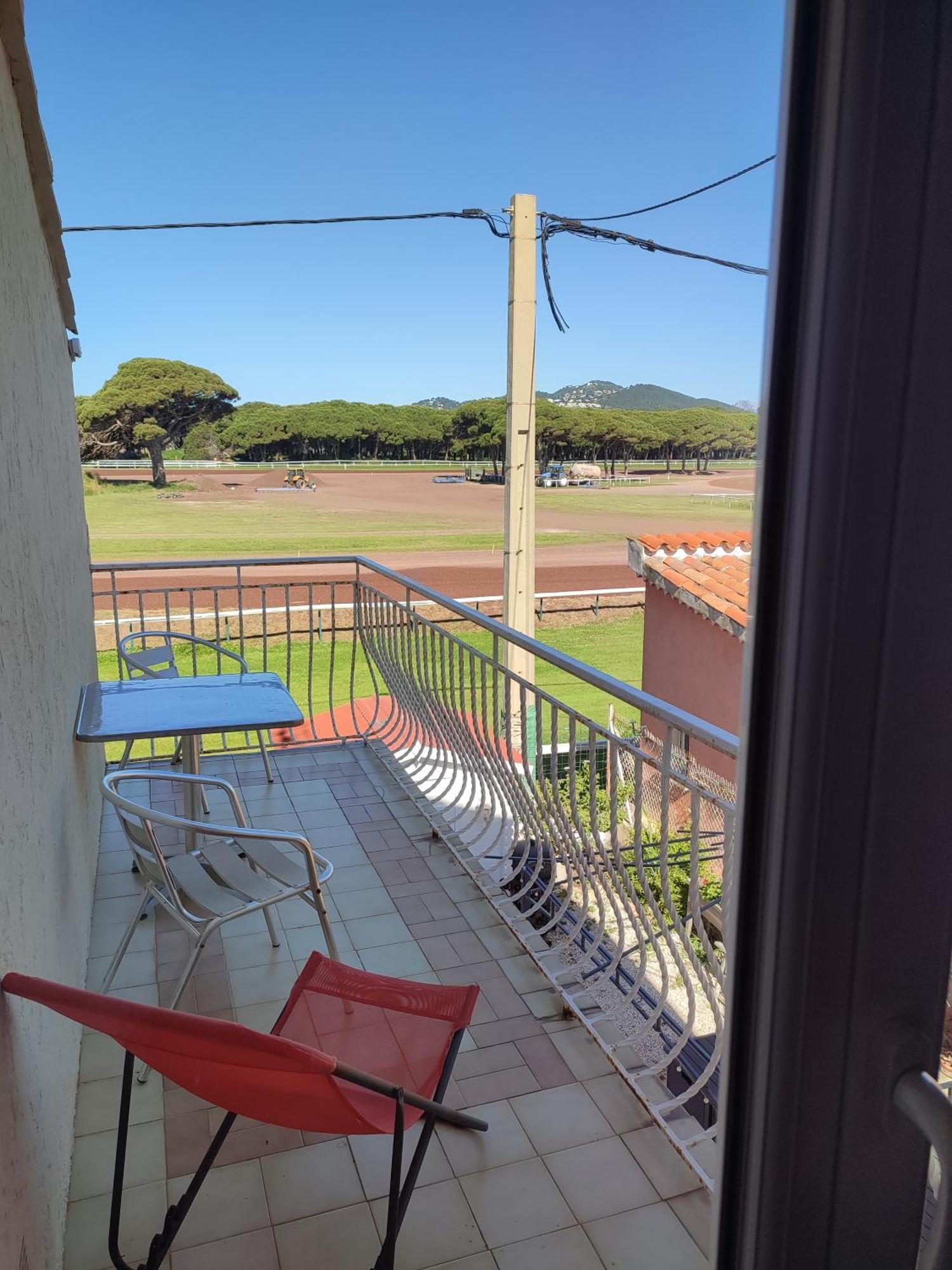 Hotel Le Calypso Hyeres Bagian luar foto